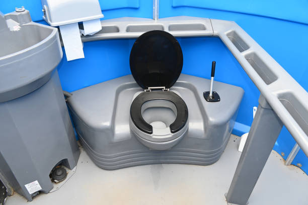 Best Portable restroom trailer rental  in Moon Lake, FL